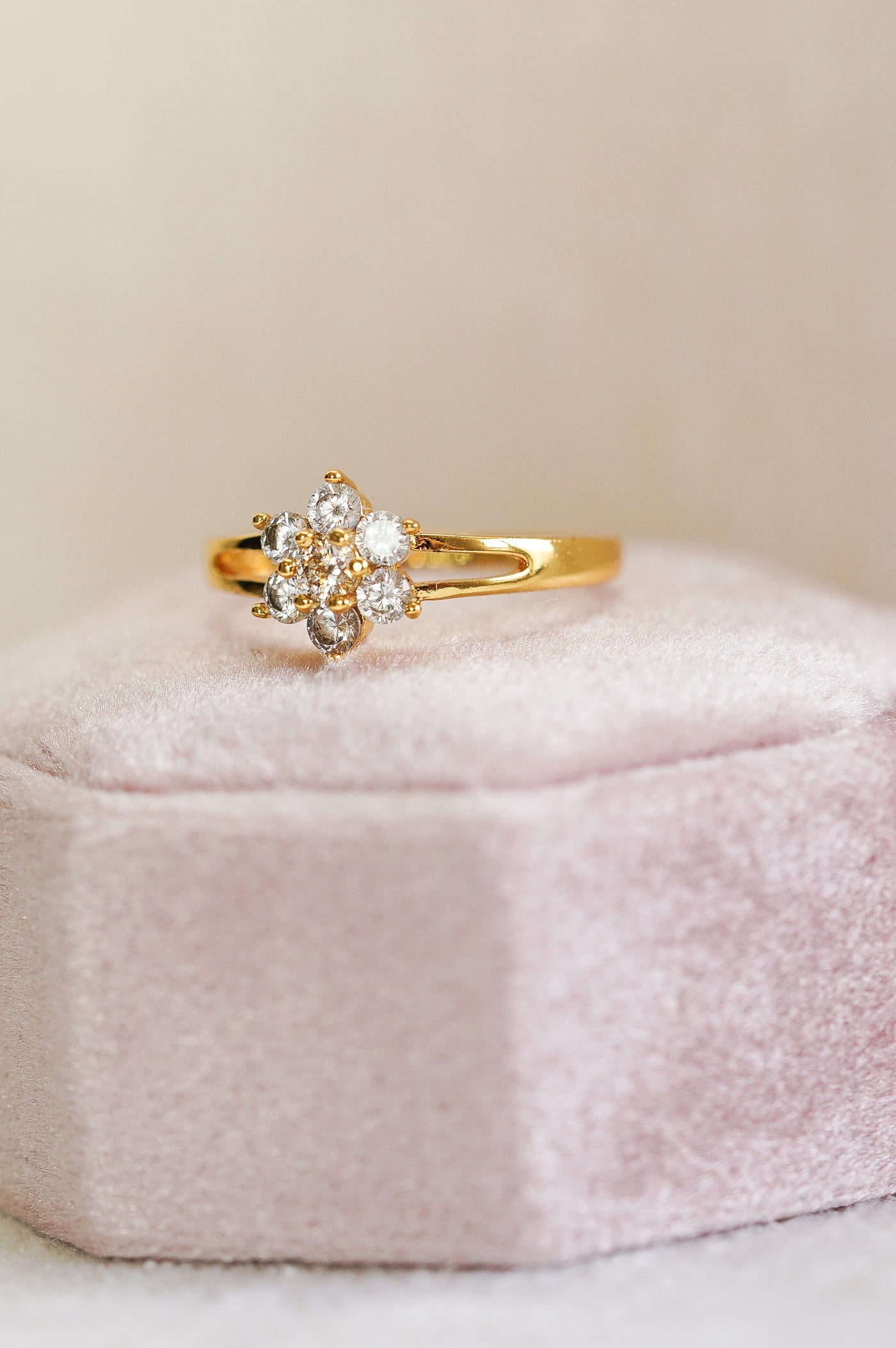 Eleanor Flora Sparkling Gold Ring