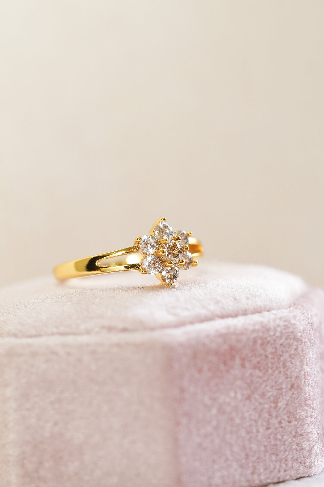 Eleanor Floral Sparkling Gold Ring