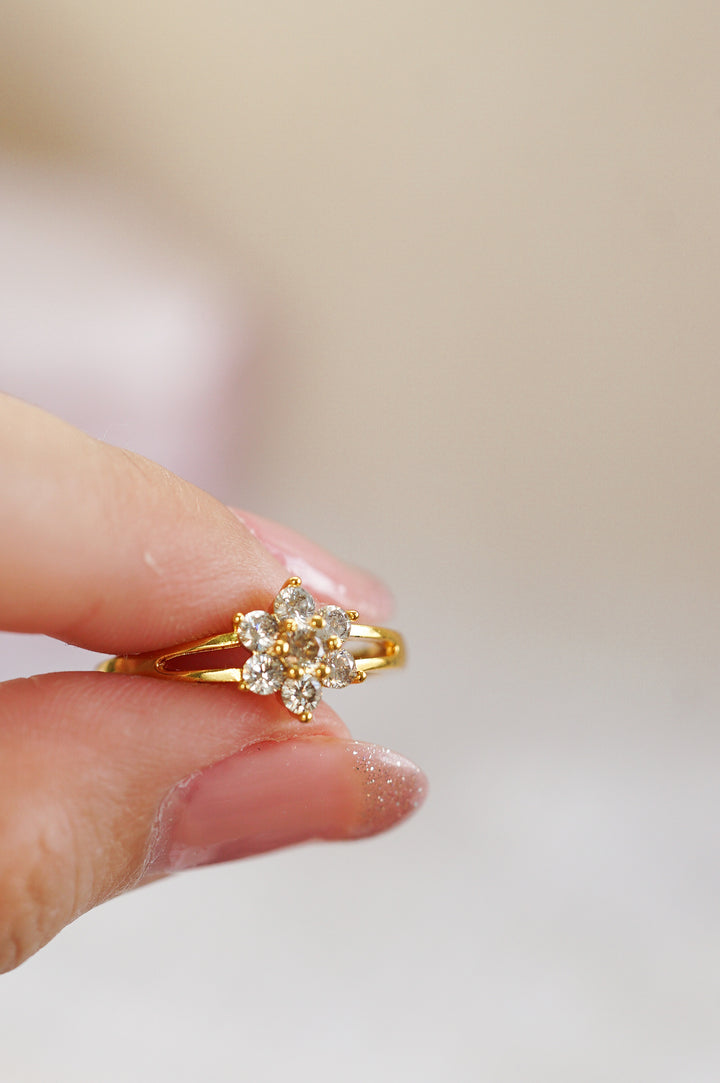 Eleanor Floral Sparkling Gold Ring