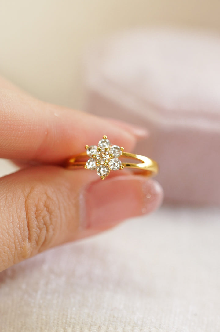 Eleanor Floral Sparkling Gold Ring