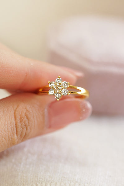 Eleanor Flora Sparkling Gold Ring