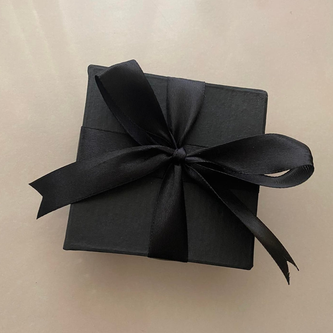 Vallie For Him Gift Box with ribbon (Men)