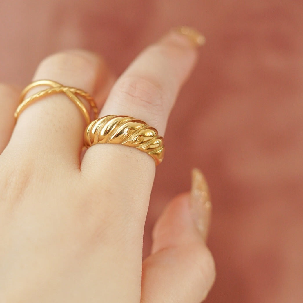 Isabel Croissant Dome Ring