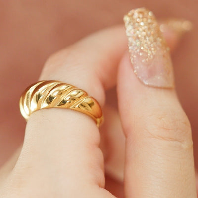 Isabel Croissant Dome Ring